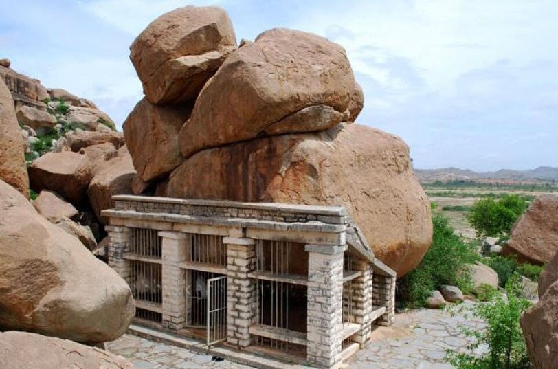 Ashoka Rock Edict, Sirmaur (Sirmour), Himachal Pradesh - Vushii.com Ashoka Rock Edict, Sirmaur (Sirmour), Himachal Pradesh - Vushii.com